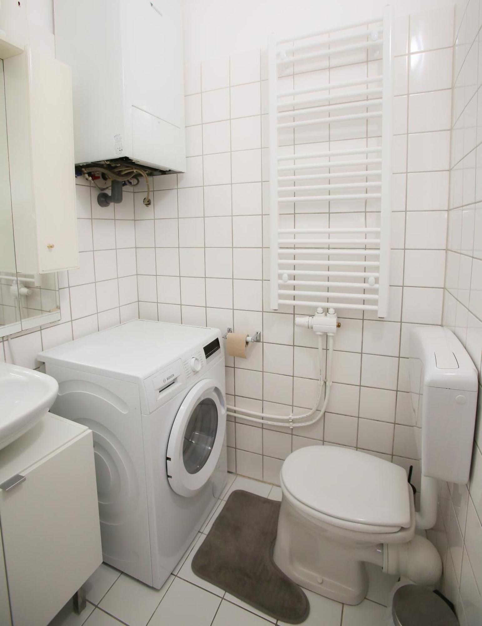 Апартаменты Downtown Bliss Modern Retreat With Free Parking And Fast Internet 600 Mbits Вена Экстерьер фото