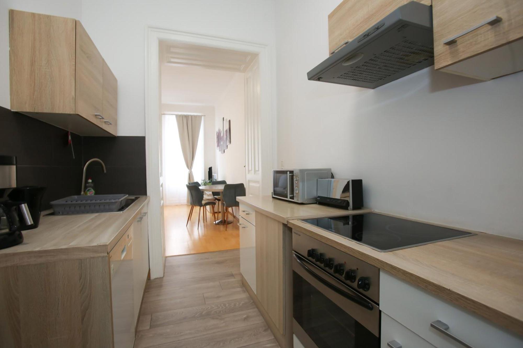 Апартаменты Downtown Bliss Modern Retreat With Free Parking And Fast Internet 600 Mbits Вена Экстерьер фото